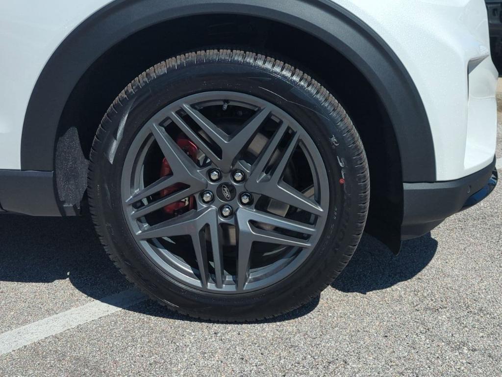 new 2025 Ford Explorer car, priced at $58,574