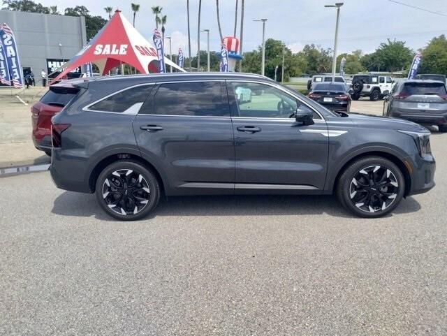 used 2024 Kia Sorento car, priced at $30,900