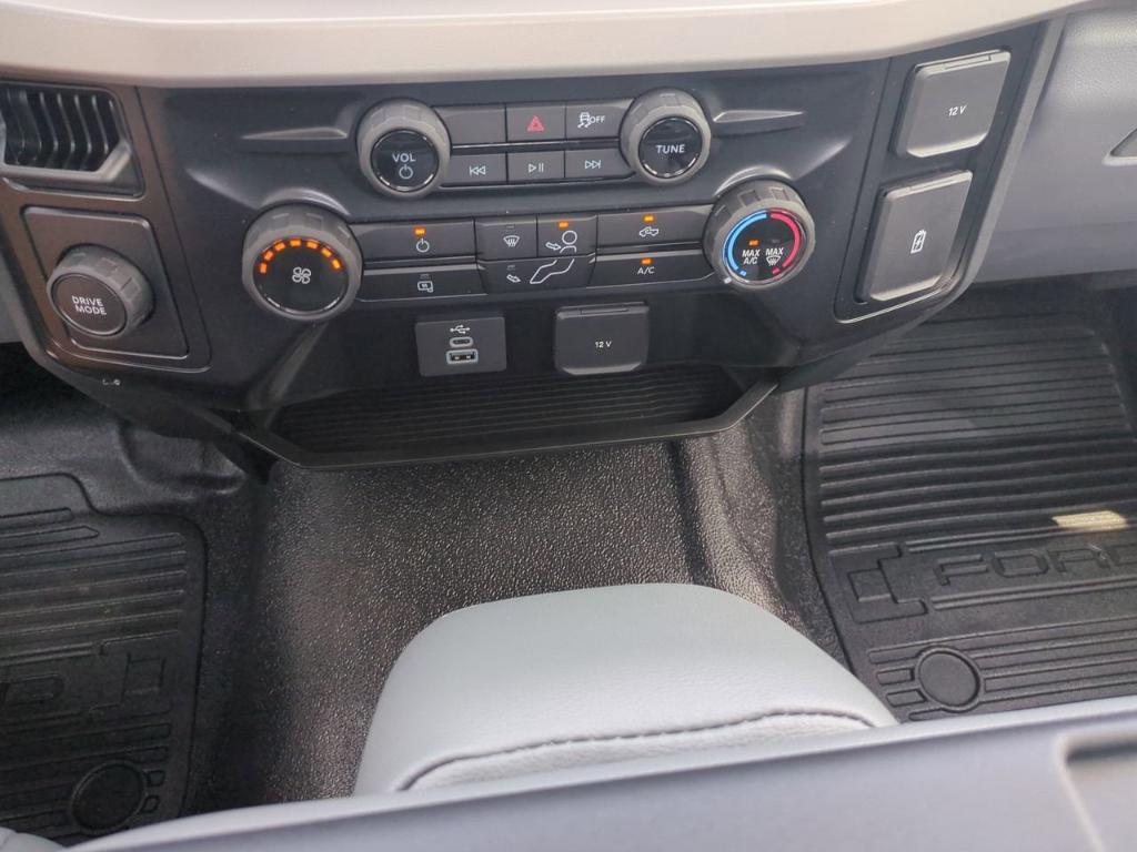 new 2025 Ford F-250 car, priced at $45,895