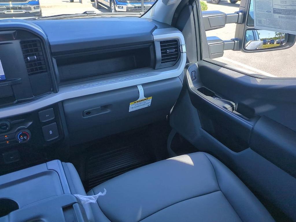 new 2025 Ford F-250 car, priced at $51,925