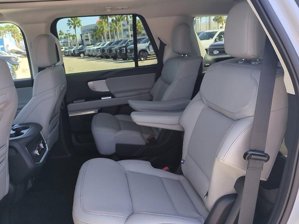 new 2025 Ford Expedition car, priced at $68,210