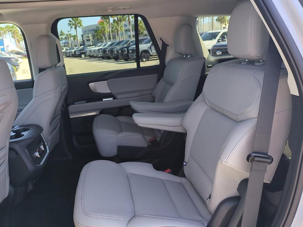 new 2025 Ford Expedition car, priced at $66,214