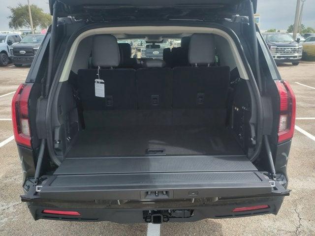 new 2025 Ford Expedition car, priced at $71,304