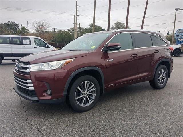 used 2017 Toyota Highlander Hybrid car, priced at $25,163