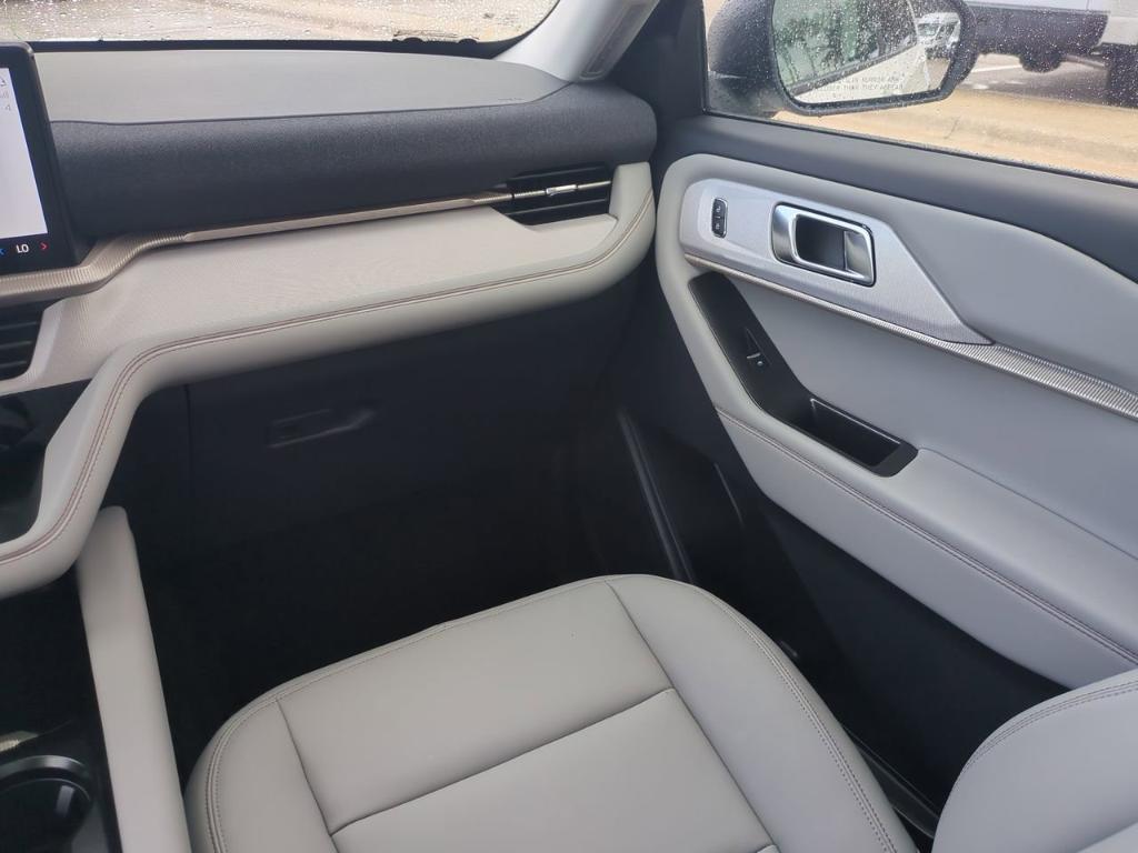 new 2025 Ford Explorer car, priced at $41,160