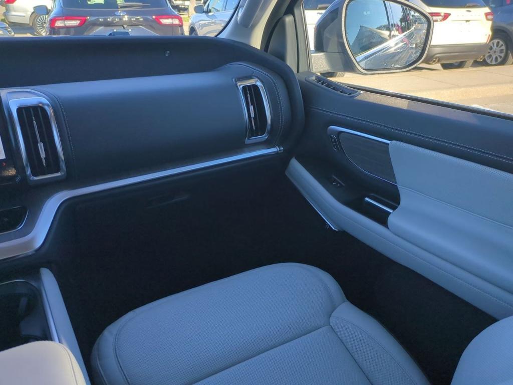 new 2025 Ford Expedition car, priced at $93,485