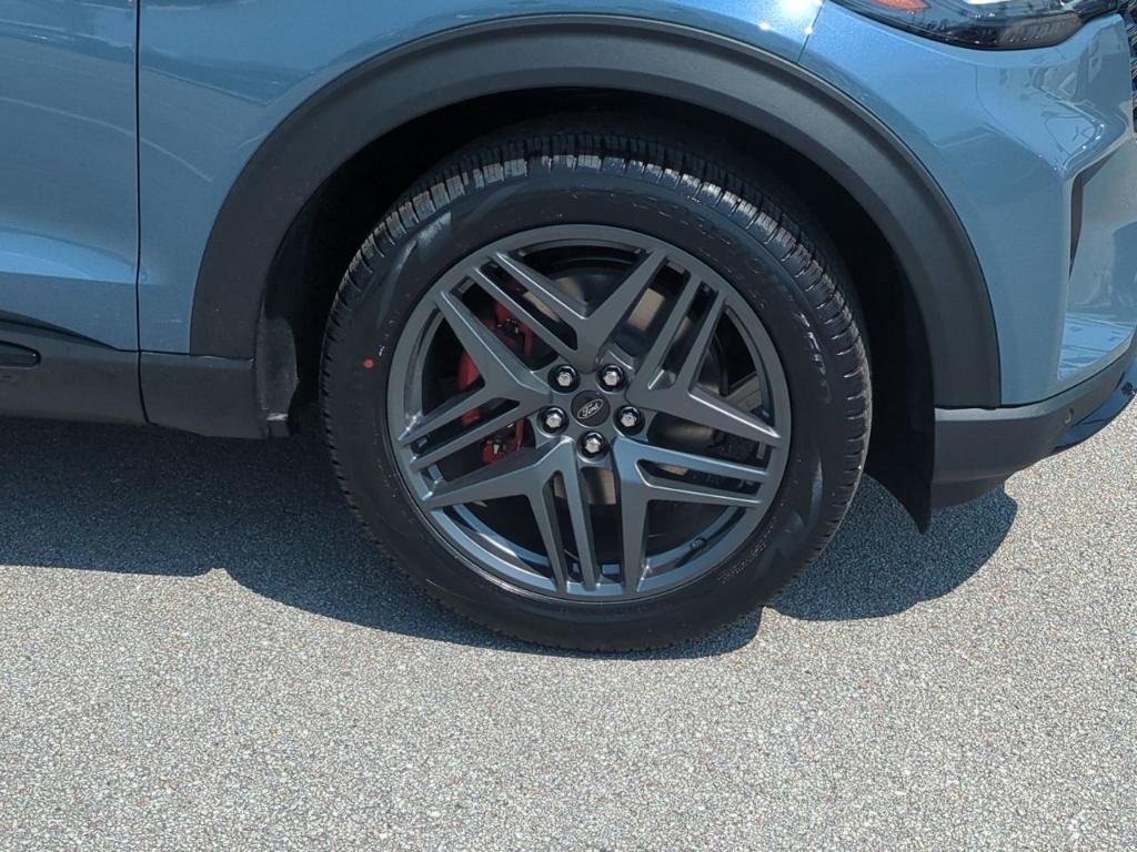 new 2025 Ford Explorer car, priced at $60,180