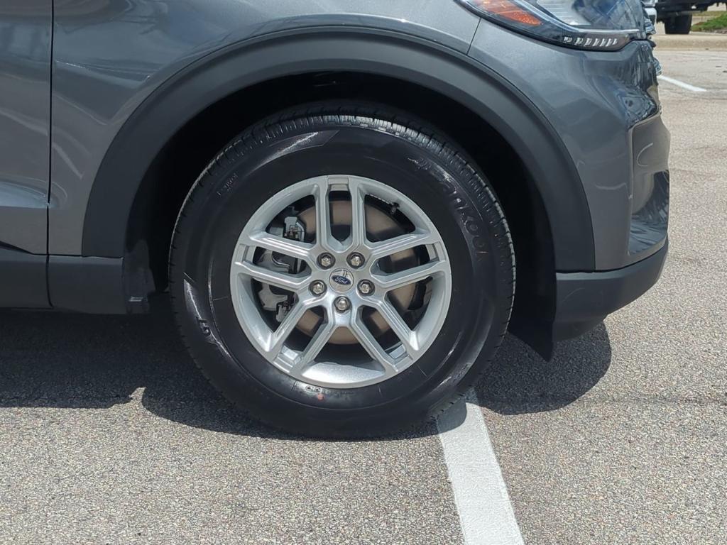 new 2025 Ford Explorer car, priced at $39,197