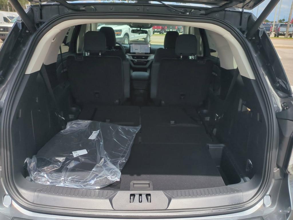 new 2025 Ford Explorer car, priced at $39,197