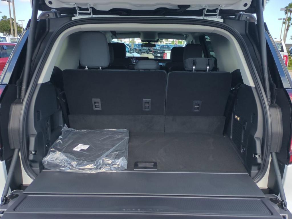 new 2025 Ford Expedition car, priced at $66,954