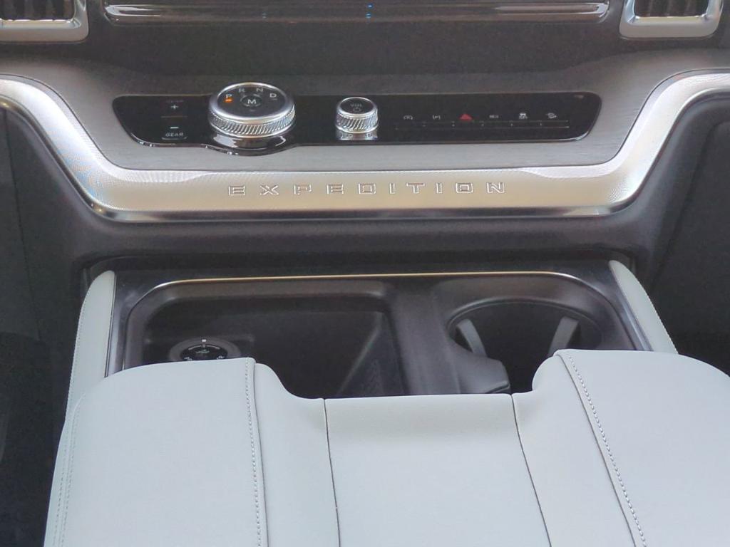 new 2025 Ford Expedition car, priced at $79,730