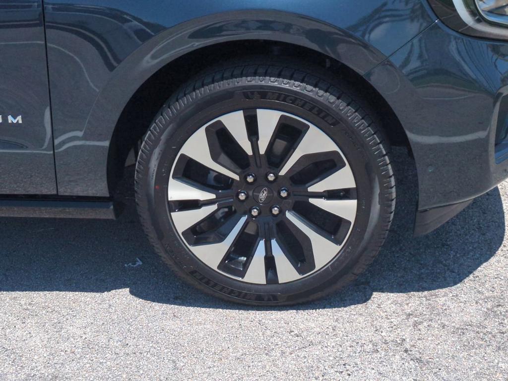 new 2025 Ford Expedition car, priced at $79,730