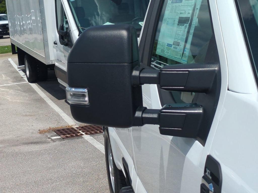 new 2025 Ford F-250 car, priced at $45,895