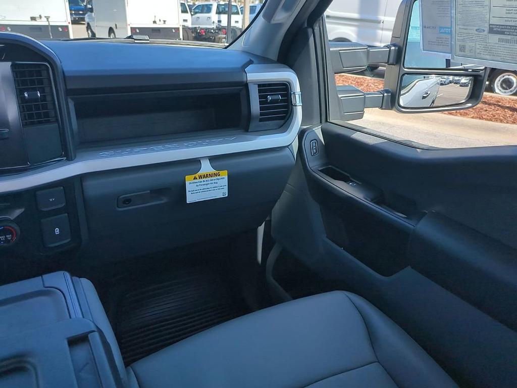new 2025 Ford F-250 car, priced at $51,925