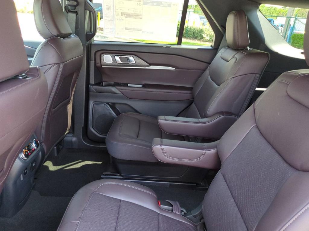 new 2025 Ford Explorer car, priced at $54,550
