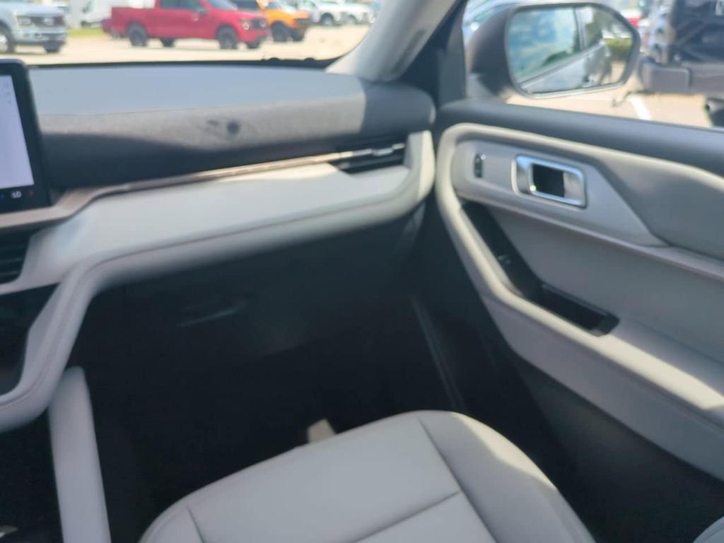 new 2025 Ford Explorer car, priced at $46,579