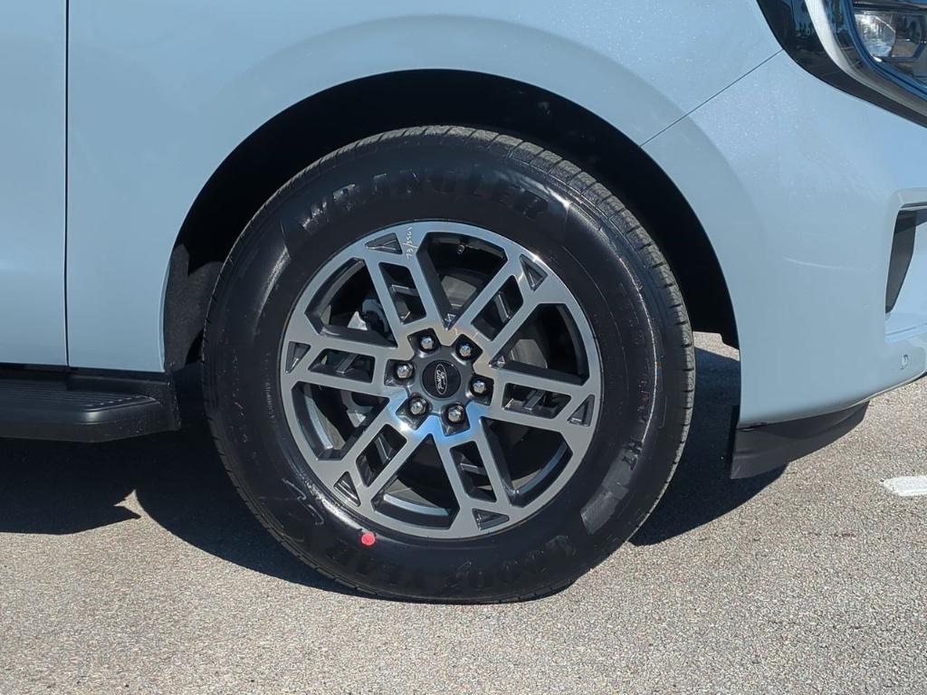 new 2025 Ford Expedition car, priced at $70,340