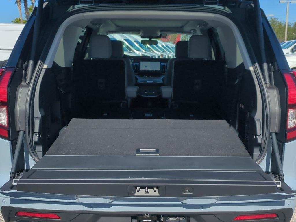 new 2025 Ford Expedition car, priced at $70,340