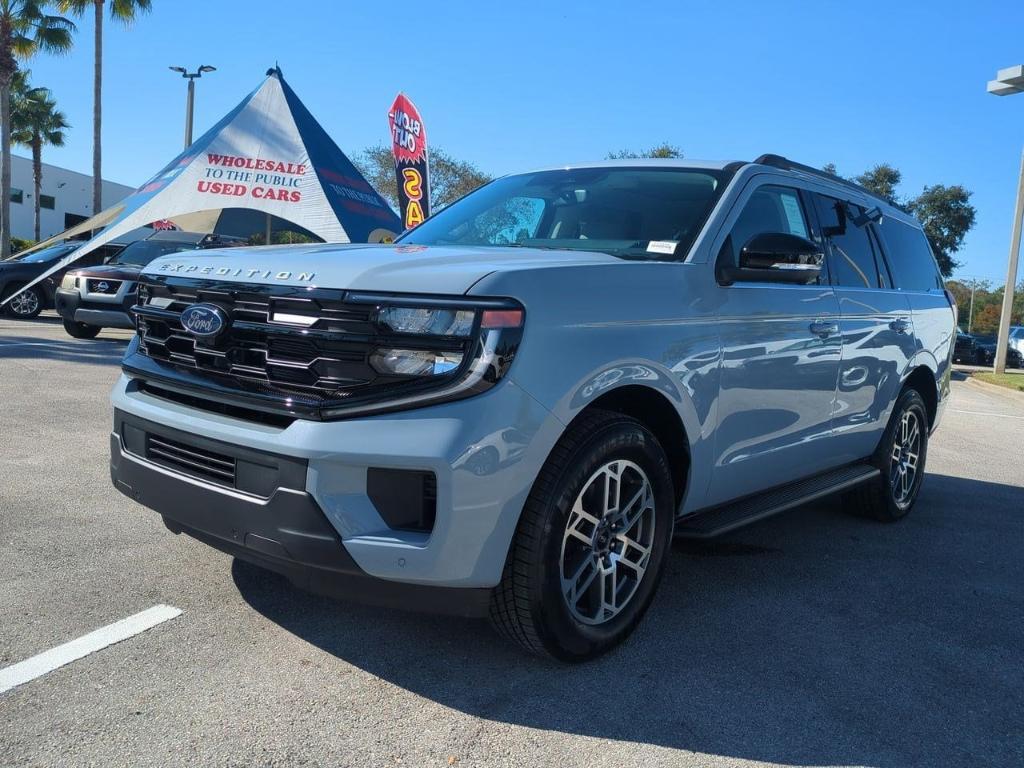 new 2025 Ford Expedition car, priced at $70,340