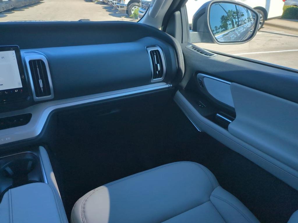 new 2025 Ford Expedition car, priced at $70,340