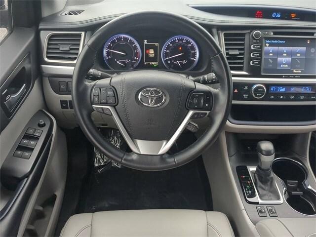 used 2018 Toyota Highlander car, priced at $27,492