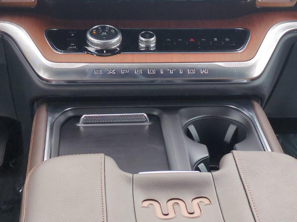 new 2025 Ford Expedition car, priced at $86,645