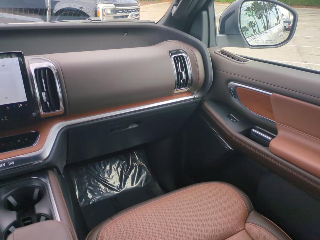 new 2025 Ford Expedition car, priced at $86,645