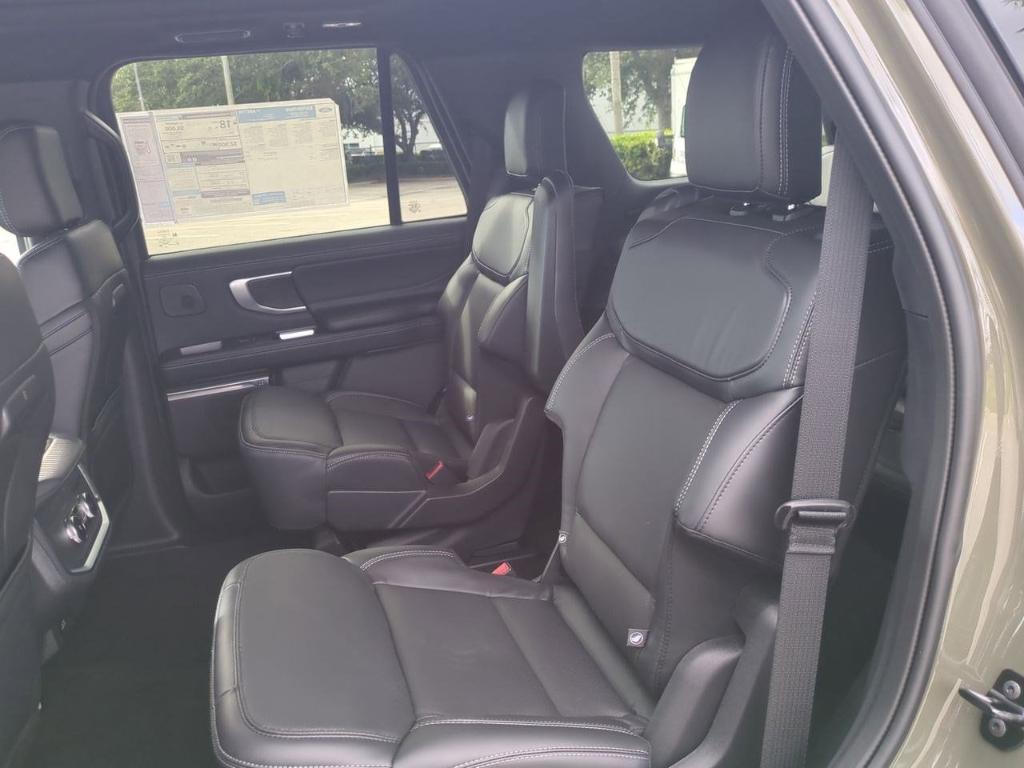 new 2025 Ford Expedition car, priced at $89,189