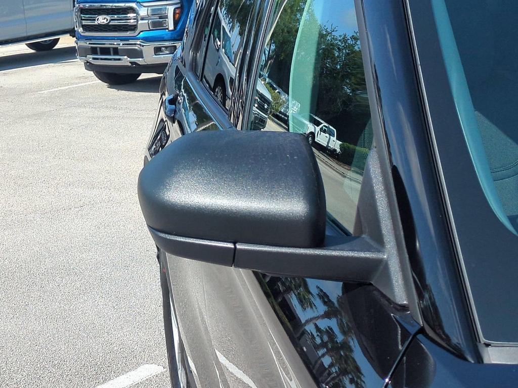 new 2025 Ford Explorer car, priced at $40,631