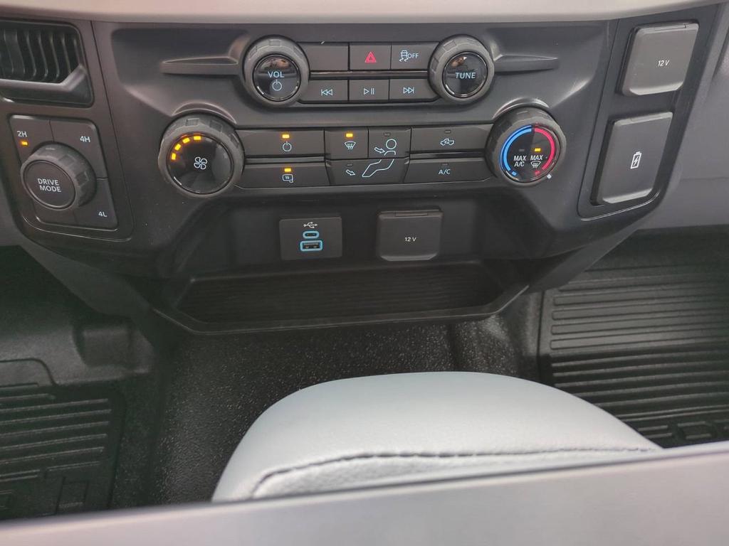 new 2025 Ford F-450 car, priced at $73,410