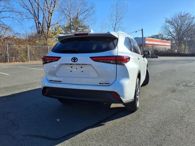 used 2022 Toyota Highlander car, priced at $37,900