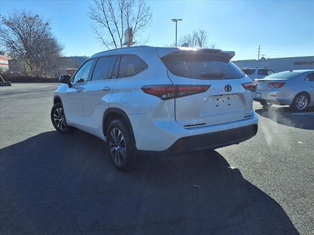 used 2022 Toyota Highlander car, priced at $37,900