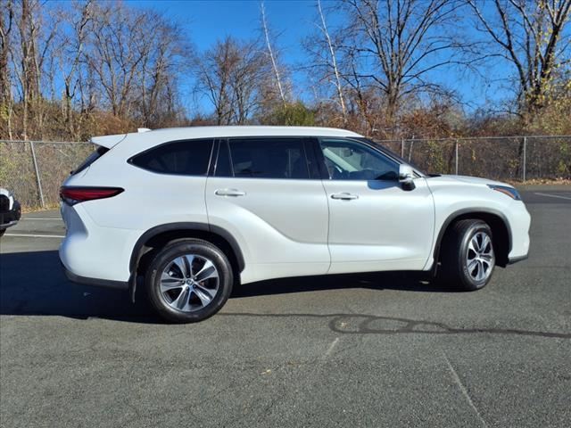 used 2022 Toyota Highlander car, priced at $37,900