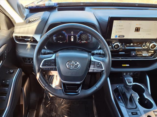 used 2023 Toyota Highlander car, priced at $43,900