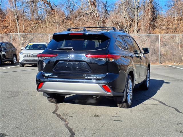 used 2023 Toyota Highlander car, priced at $43,900