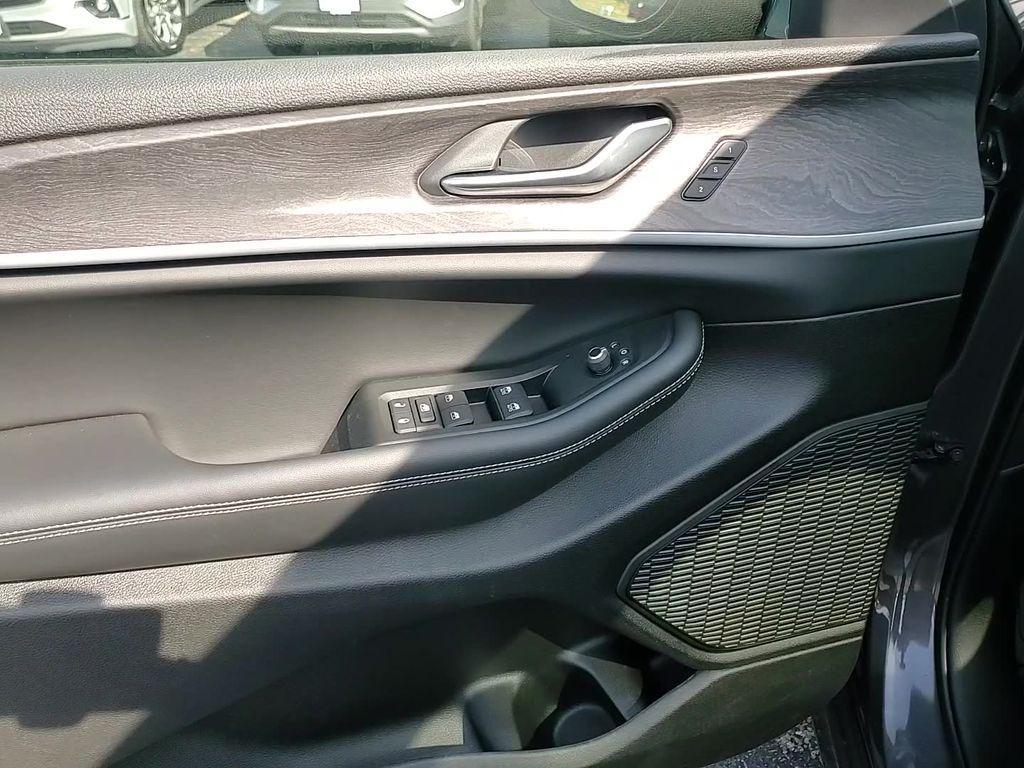 new 2025 Jeep Grand Cherokee L car, priced at $47,927