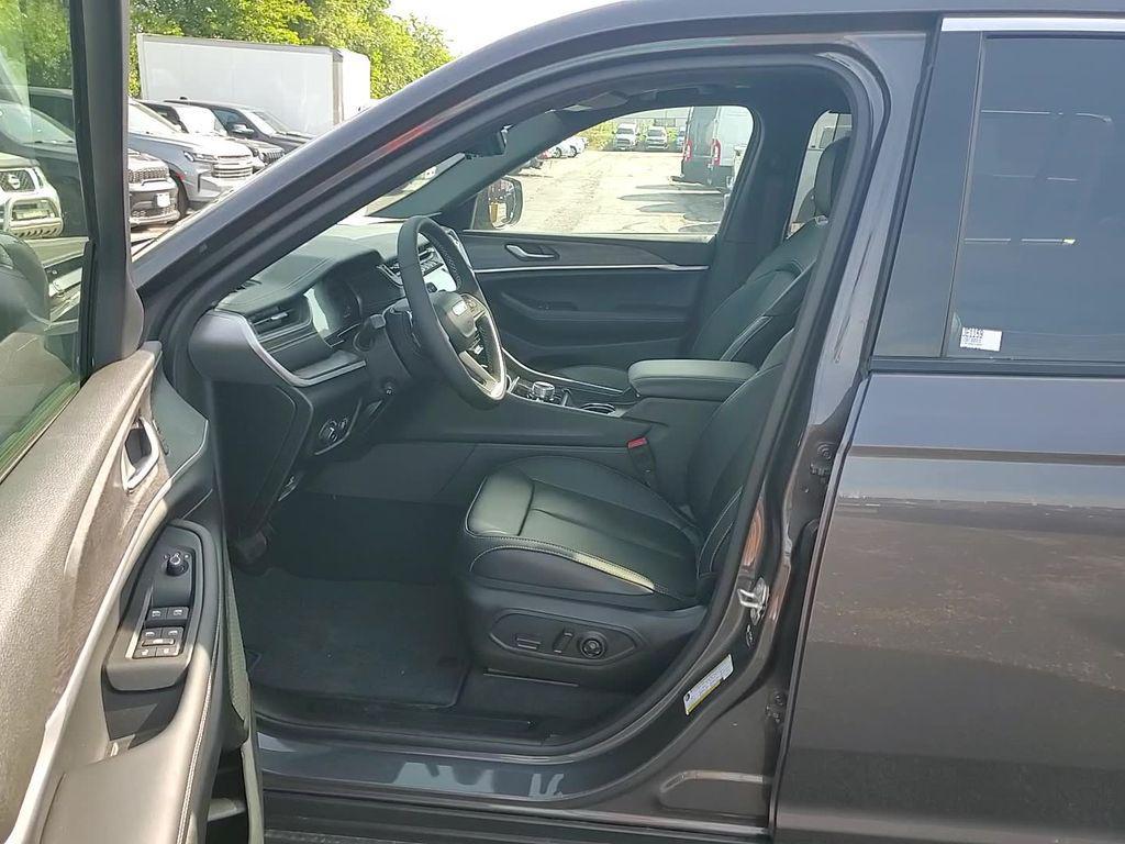 new 2025 Jeep Grand Cherokee L car, priced at $47,927