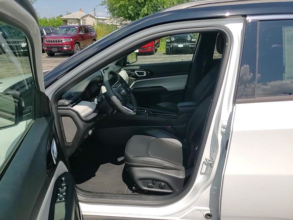 new 2025 Jeep Compass car, priced at $28,456