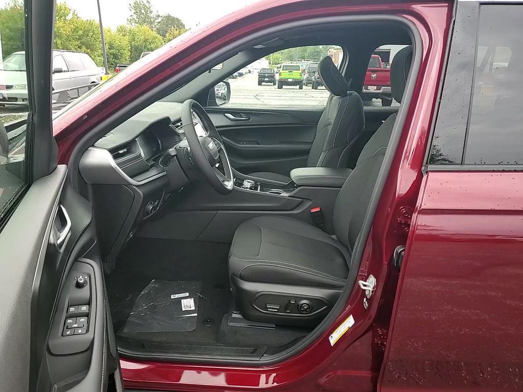 new 2025 Jeep Grand Cherokee L car, priced at $38,828