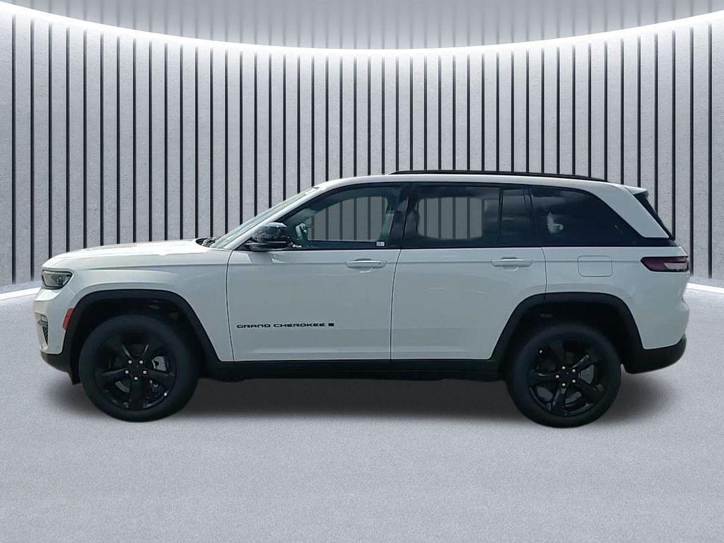 new 2025 Jeep Grand Cherokee car, priced at $47,379