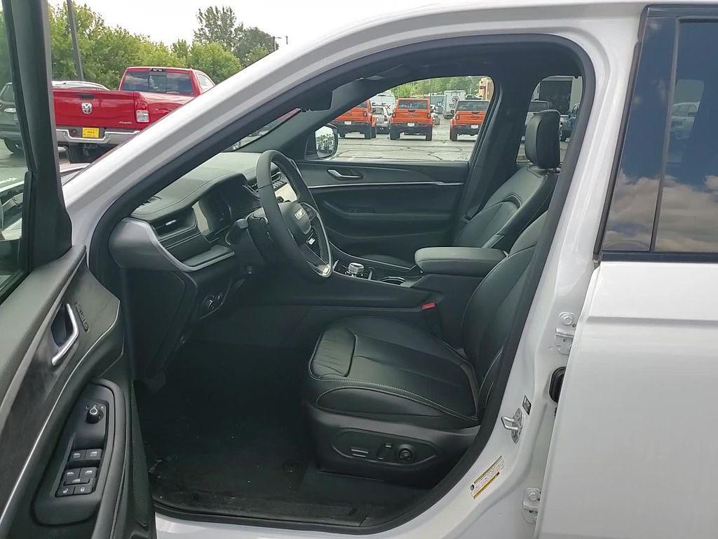 new 2025 Jeep Grand Cherokee car, priced at $47,379