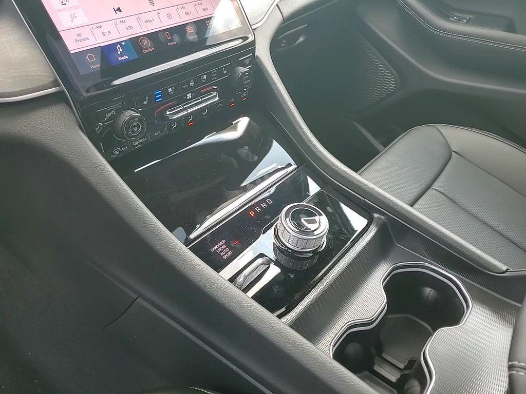 new 2025 Jeep Grand Cherokee car, priced at $47,379