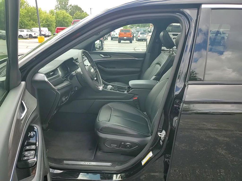 new 2025 Jeep Grand Cherokee L car, priced at $52,642