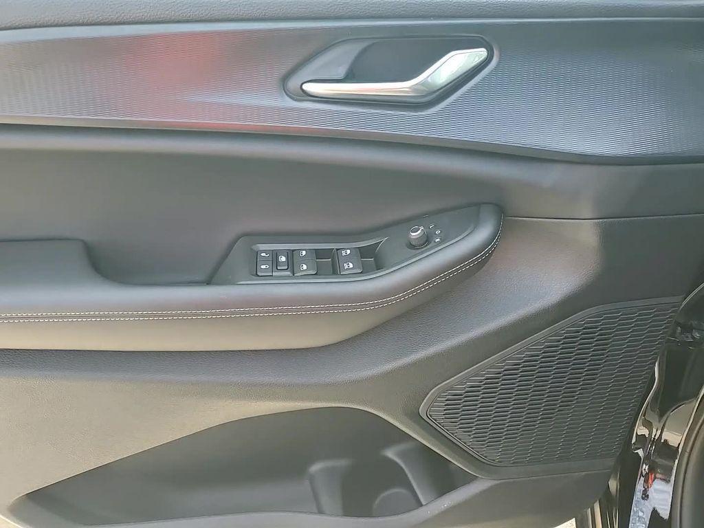 new 2025 Jeep Grand Cherokee L car, priced at $37,928