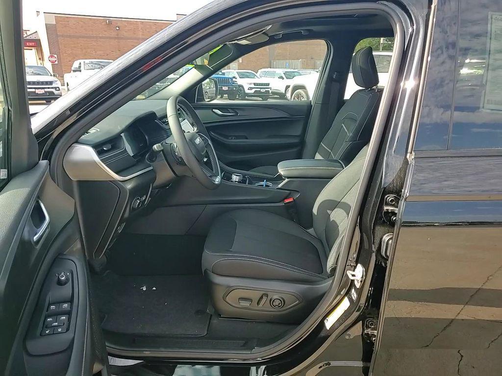 new 2025 Jeep Grand Cherokee L car, priced at $37,928