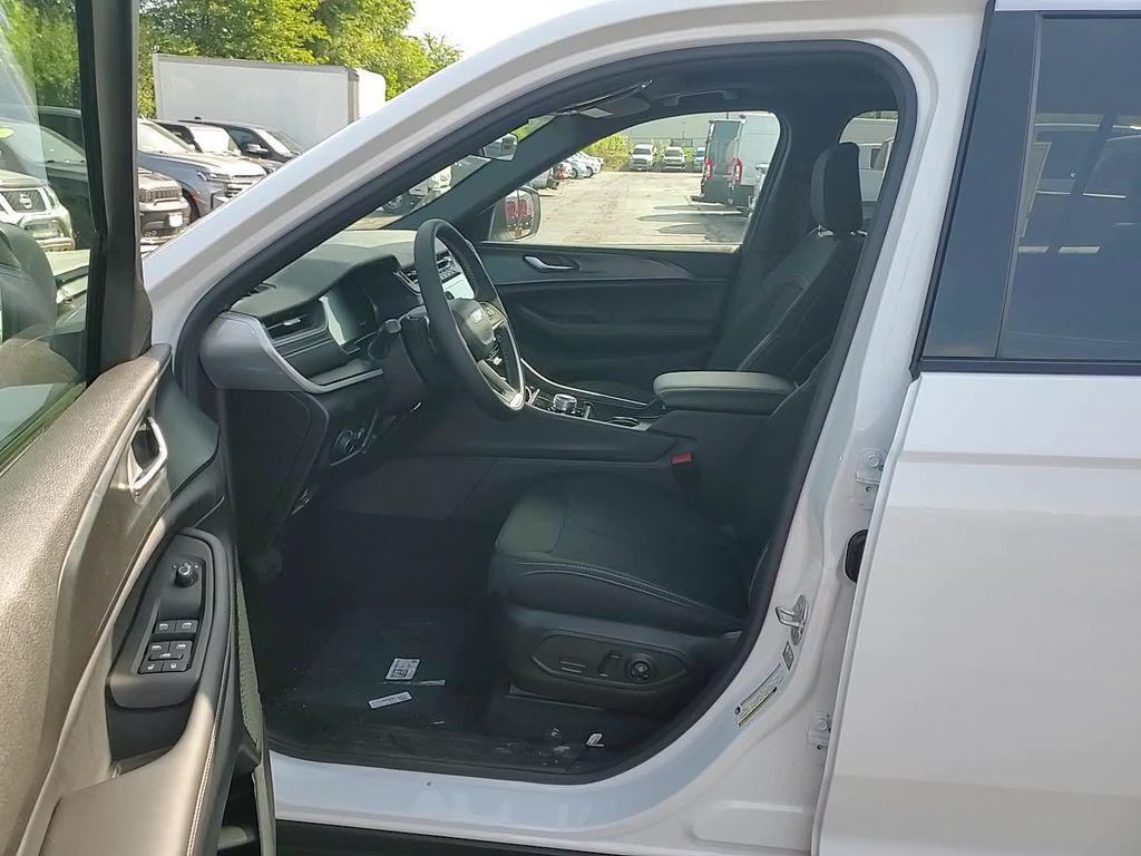 new 2025 Jeep Grand Cherokee L car, priced at $38,675