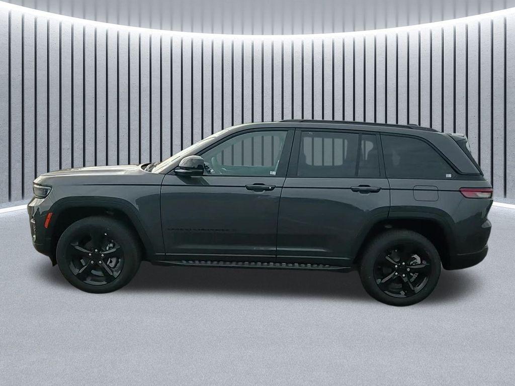 new 2025 Jeep Grand Cherokee car, priced at $42,791