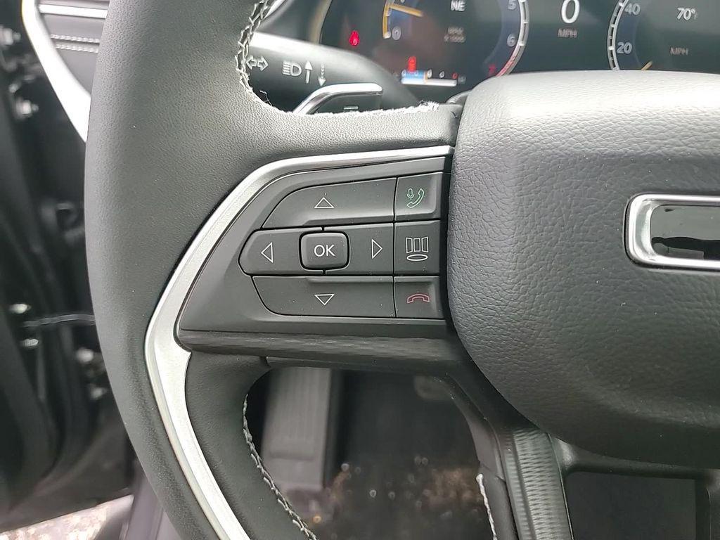 new 2025 Jeep Grand Cherokee car, priced at $42,791