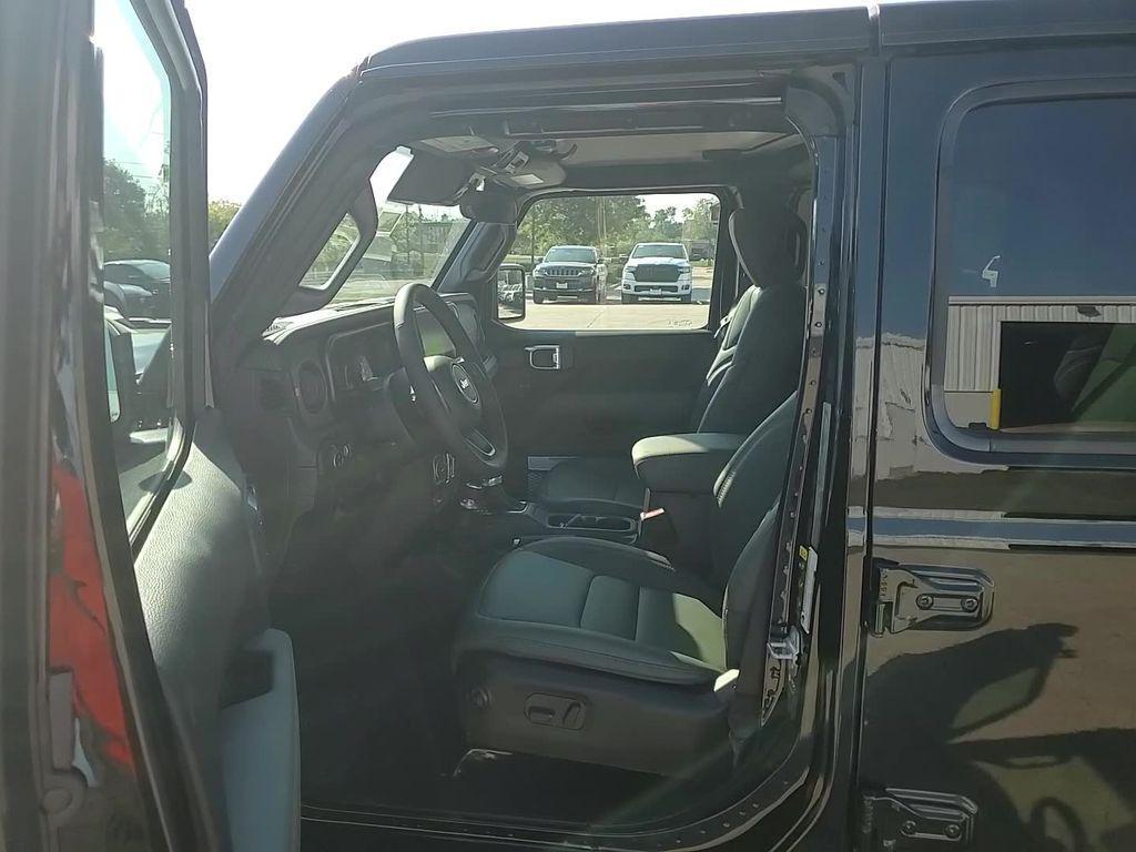 new 2025 Jeep Gladiator car, priced at $55,149