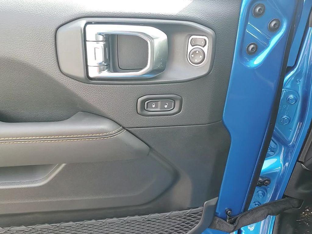 new 2025 Jeep Wrangler car, priced at $53,852